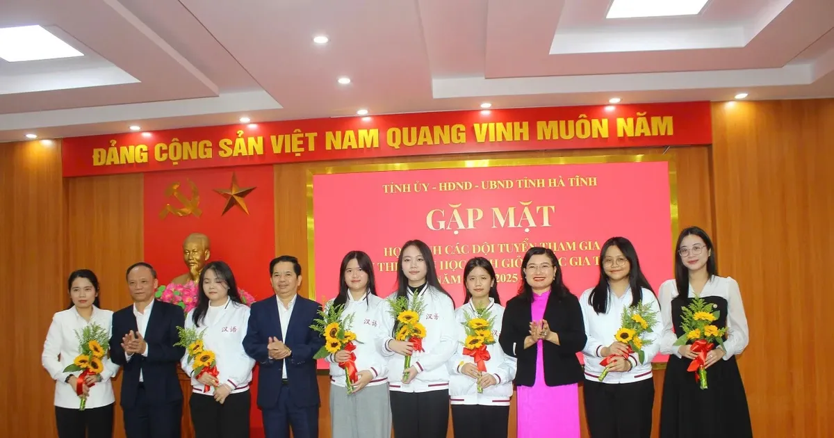 Ha Tinh Raih 85 Penghargaan pada Ujian Siswa Berprestasi SMA Nasional