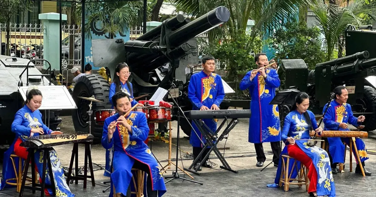 Seni Tradisional Menemukan Ruang Baru di Kota Ho Chi Minh lewat Pertunjukan Ruang Publik