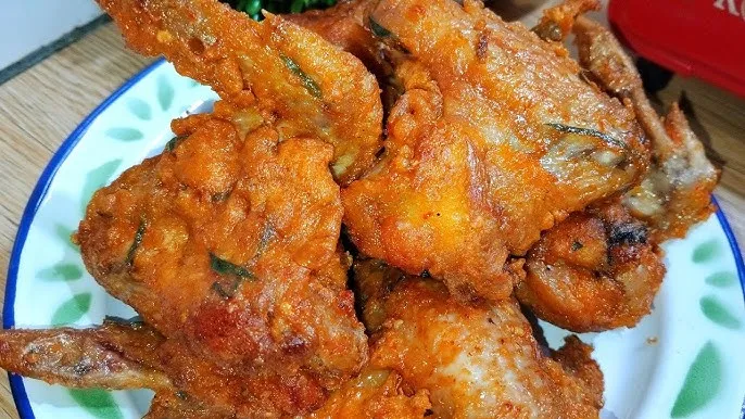 Ayam Goreng Daun Jeruk: Cita Rasa Tradisional yang Kembali Populer di Tengah Tren Kuliner Modern
