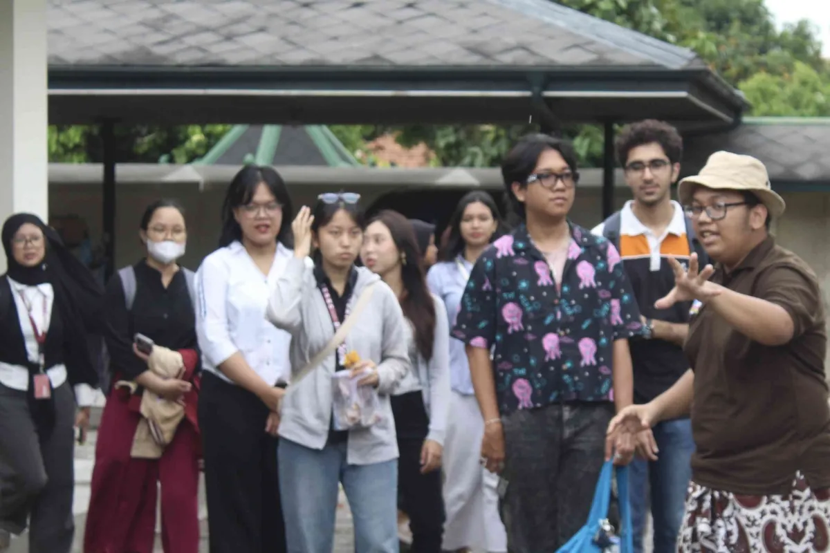 AIESEC UPNVY Ajak Relawan iGV Winter Peak 2025 Kenali Pengelolaan Sampah dan Hidroponik di Purwokinanti