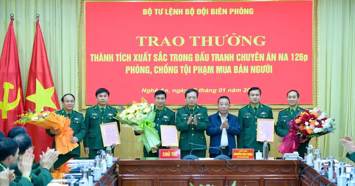 Komando Penjaga Perbatasan Beri Penghargaan atas Pengungkapan Kasus Perdagangan Manusia di Perbatasan Nghe An