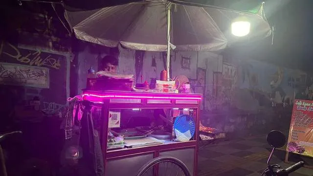 Pedagang Sate Gerobakan di Sungailiat Manfaatkan QRIS untuk Permudah Transaksi