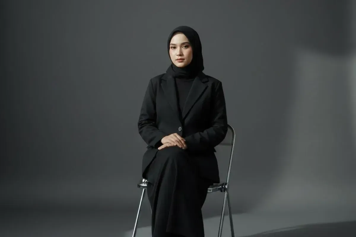 Tren Edit Foto Pakai AI, Ini Contoh Prompt Gemini untuk Hasil Foto Studio Latar Putih
