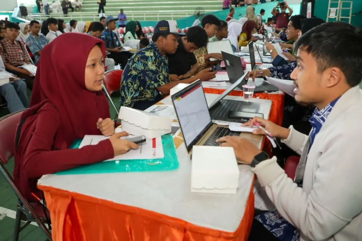 Pemkot Surabaya Ubah Skema Beasiswa Pemuda Jadi Bantuan Sosial Mulai Tahun Anggaran 2026