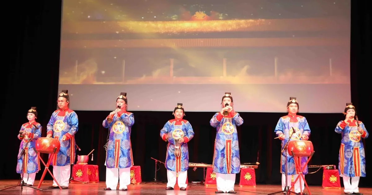Musik Istana Kerajaan Hue tampil di Darwin dalam perayaan Tết komunitas Vietnam
