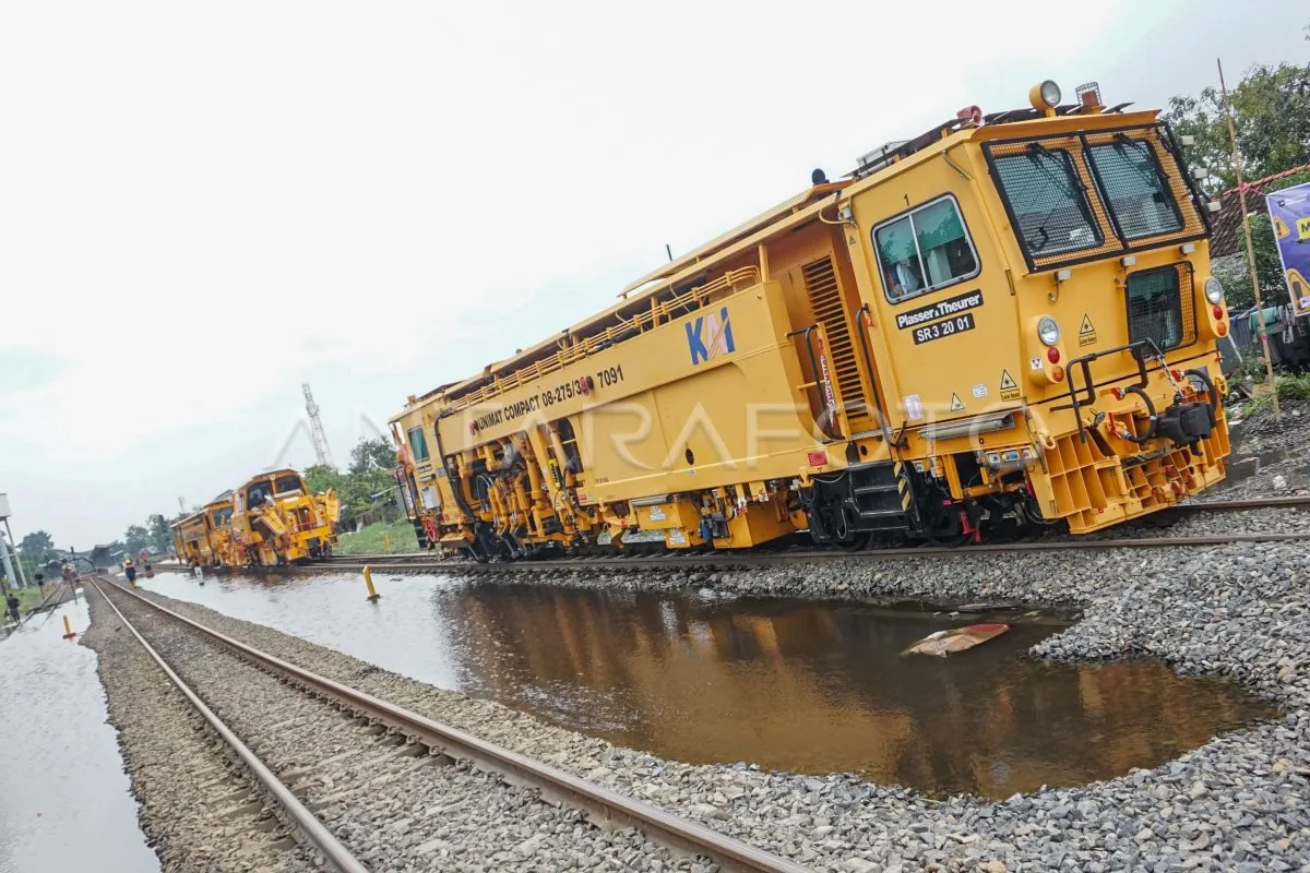KAI Akan Perkuat dan Tinggikan Konstruksi Rel Terdampak Banjir di Sekitar Stasiun Pekalongan