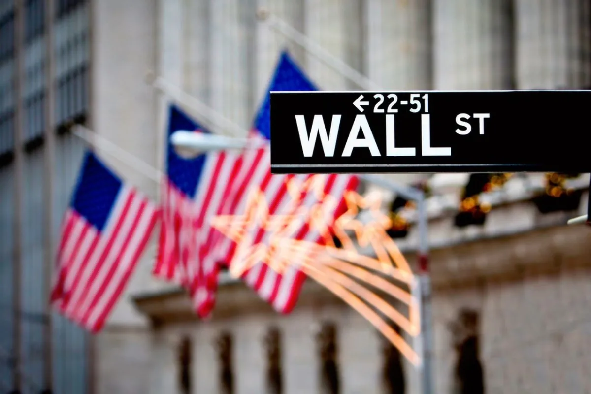 Wall Street Terkoreksi Tajam, Kekhawatiran Disrupsi AI dan Tarif Trump Tekan Pasar