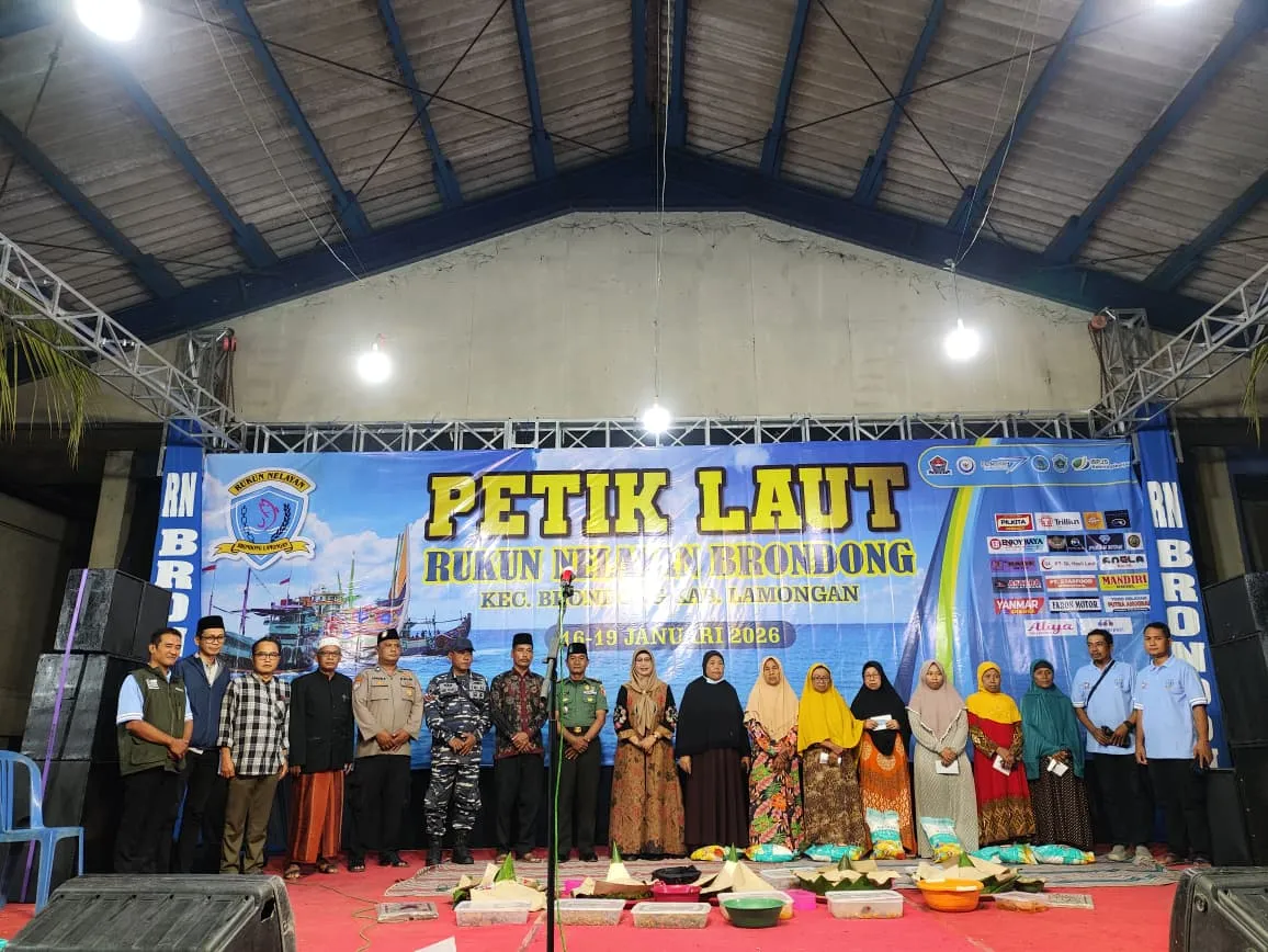BPJS Ketenagakerjaan Bojonegoro Sosialisasikan Jaminan bagi Nelayan di Tradisi Petik Laut Brondong