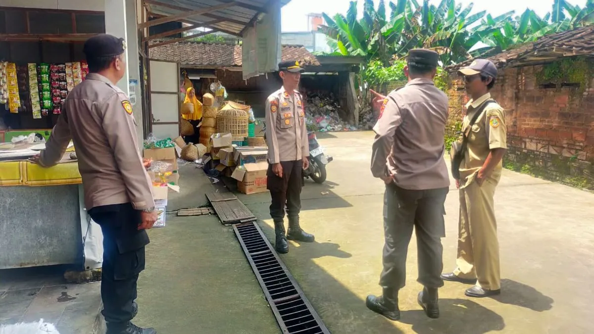 Polsek Bendosari Periksa Instalasi Listrik Pasar Rakyat Mulur untuk Cegah Kebakaran