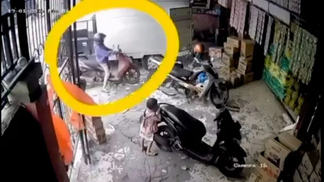Pencurian Dua Kardus Kopi Saset di Toko Grosir Makassar Terekam CCTV, Polisi Lakukan Penyelidikan