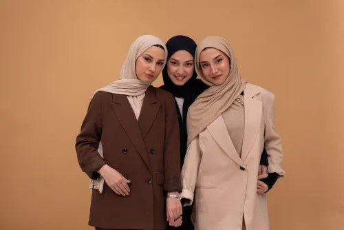 Tren Warna Fashion Muslimah Modern 2026: Perpaduan Nuansa Natural dan Futuristik