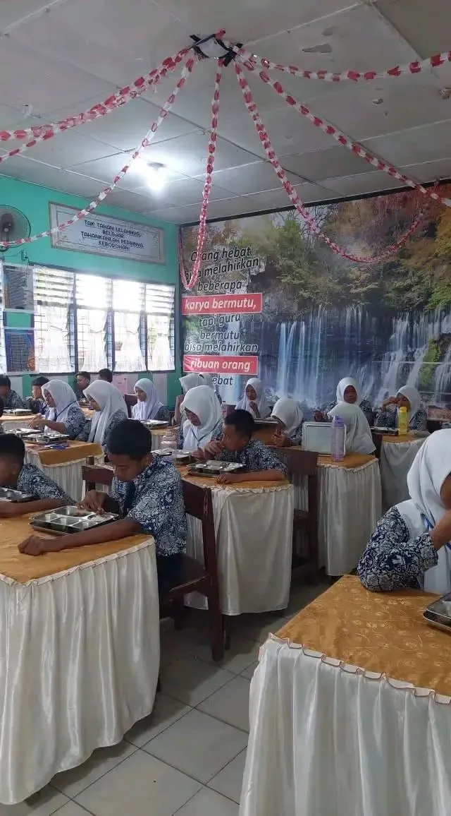 Komunikasi Pemerintah Hadapi Krisis Program Makan Bergizi Gratis: Dominan Defensif, Kepercayaan Publik Belum Pulih