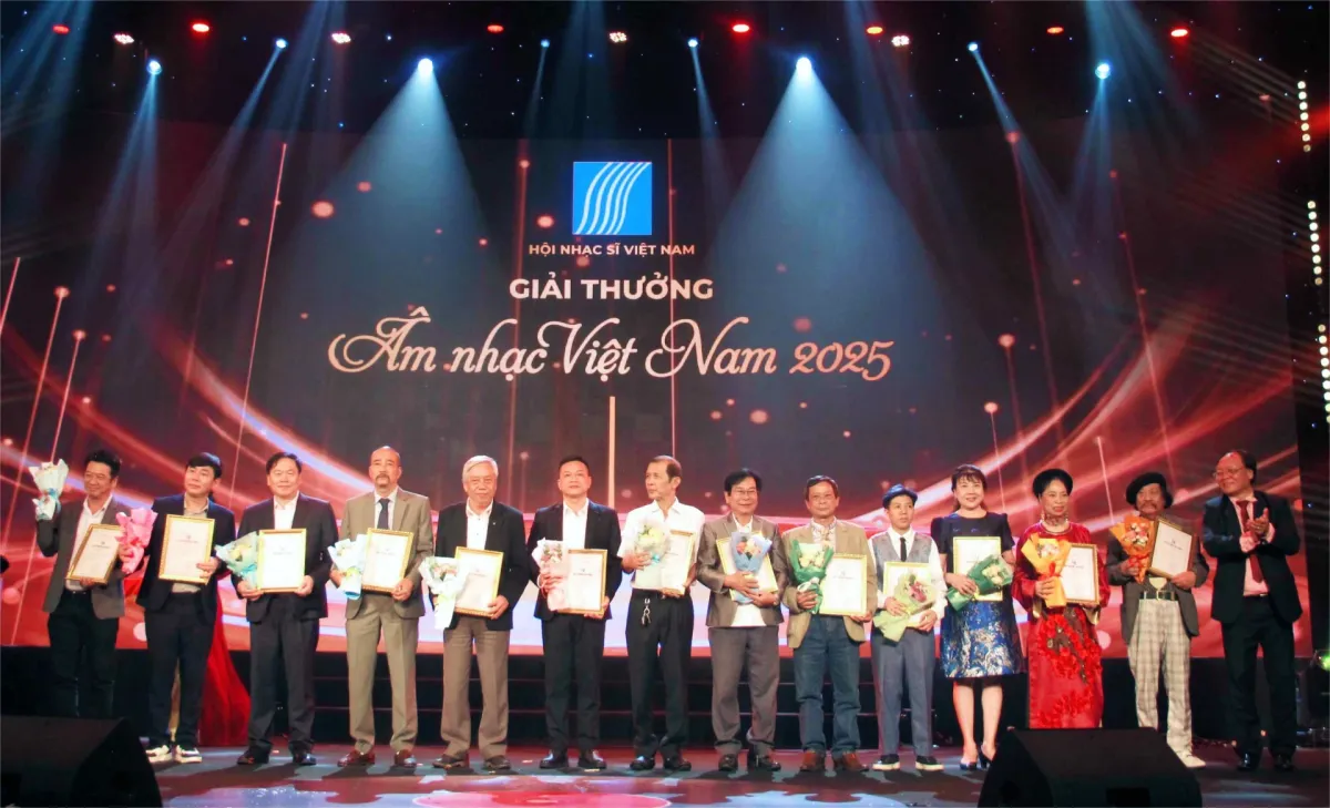 Xuan Vu Raih Penghargaan Musik Vietnam 2025 lewat “Awan Misterius Minh Hoa”