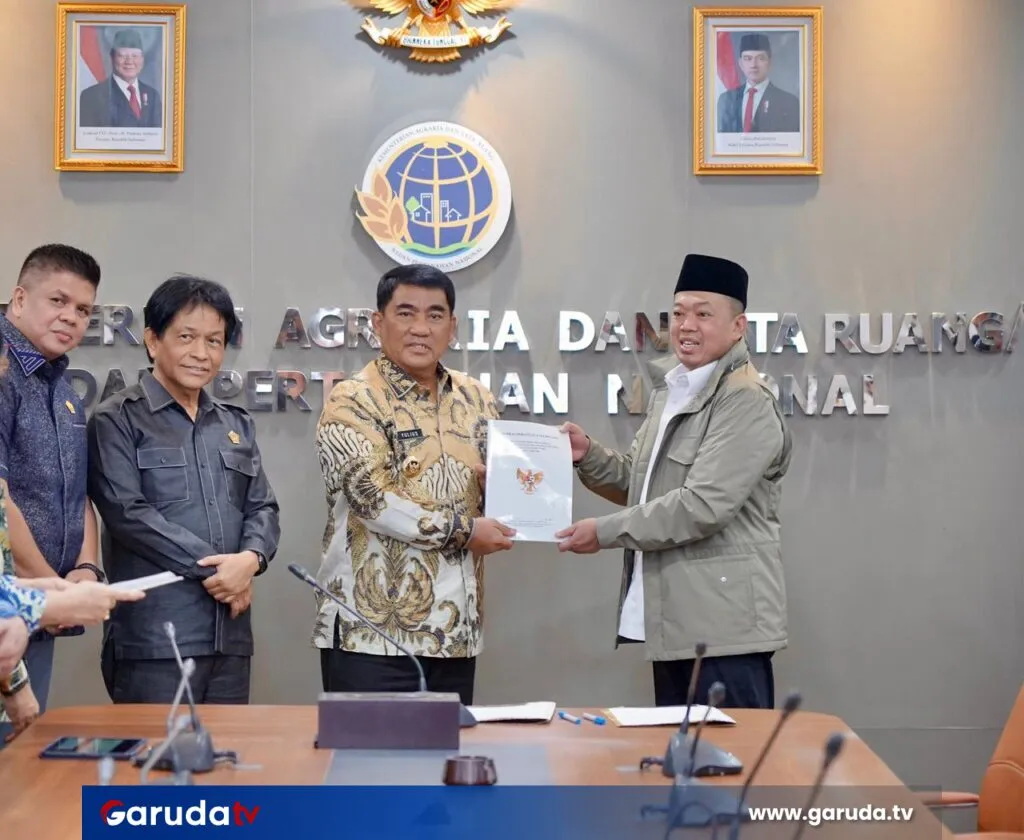 Menteri ATR/BPN Serahkan Persetujuan Substansi RTRW Sulawesi Utara 2025–2044
