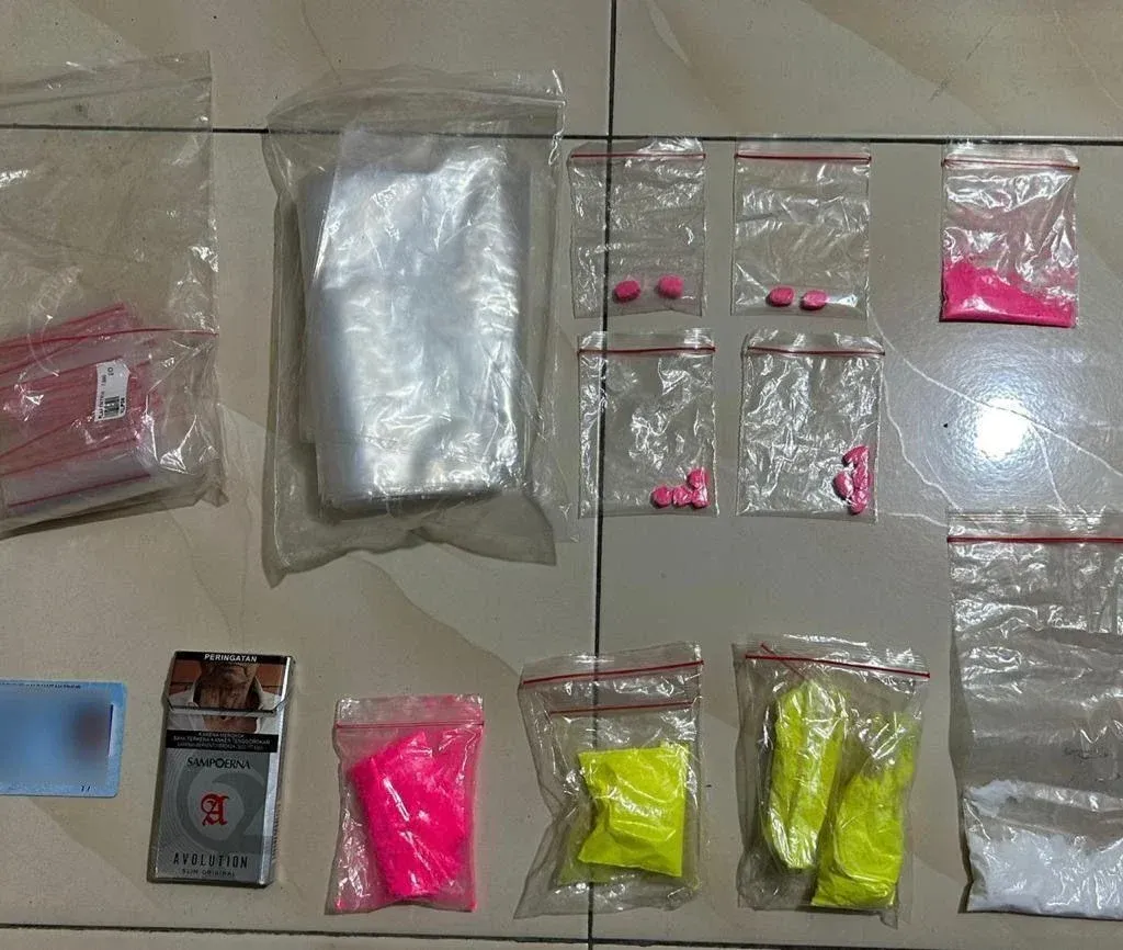Polisi Bongkar Rumah Produksi Pil Ekstasi Oplosan Bermotif ‘Iron Man’ di Samarinda