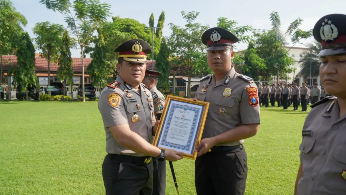 Kapolres Jombang Beri Penghargaan untuk Personel Polsek Ngoro dan Warga yang Bantu Gagalkan Curanmor