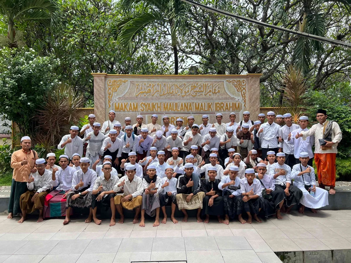 MADITA Zainul Hasan Genggong Gelar Ziarah Wali hingga Bangkalan untuk Pembelajaran Sejarah Islam