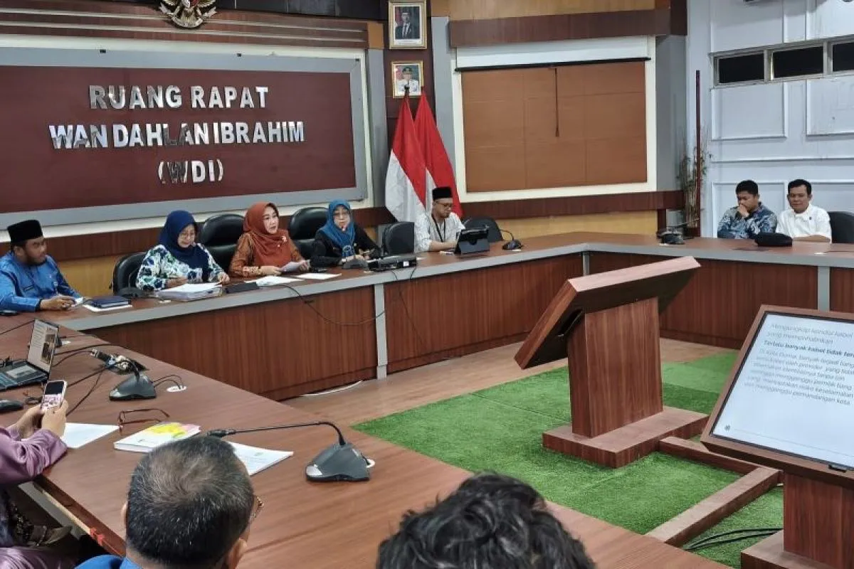 Kabel Optik Menjuntai Jerat Warga, Pemkot Dumai Instruksikan Penertiban Jaringan Udara