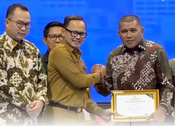 Karimun Terima Penghargaan BRIN atas Penguatan Daya Saing Berbasis Riset dan Inovasi