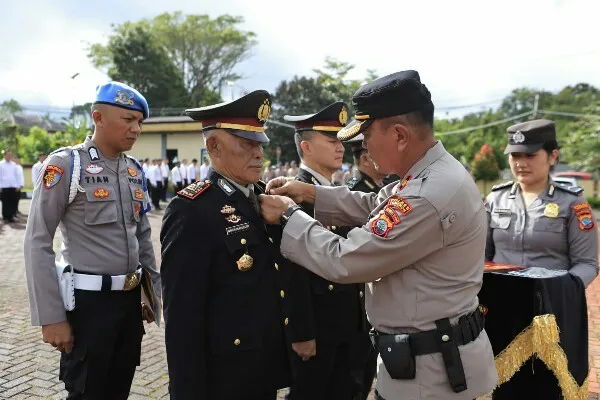 Polres Tomohon Peringati Hari Kesadaran Nasional 2026, Sejumlah Personel Terima Tanda Kehormatan Presiden
