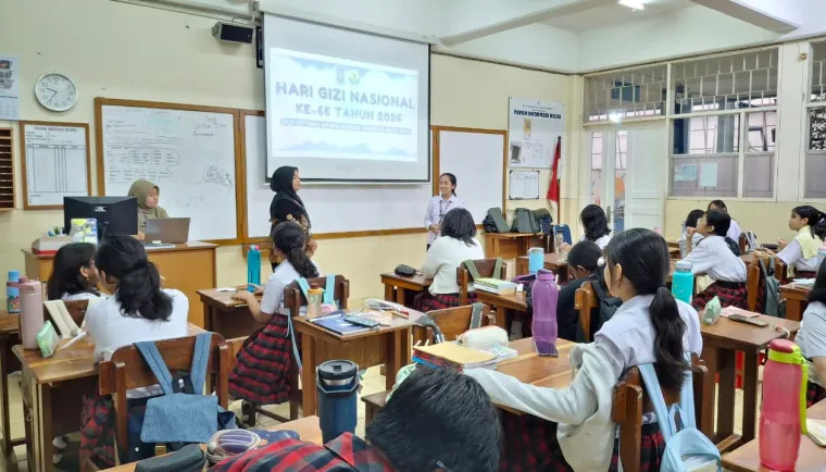 Puskesmas Kelapa Dua Beri Edukasi Gizi Seimbang kepada Siswa Kelas VII SMP Tarakanita Gading Serpong