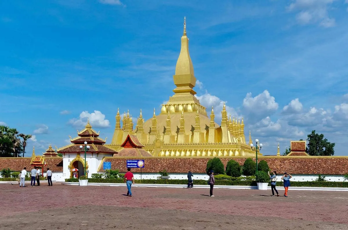 Panduan Berkunjung ke Pha That Luang di Vientiane: Lokasi, Tiket Masuk, Jam Operasional, dan Tips