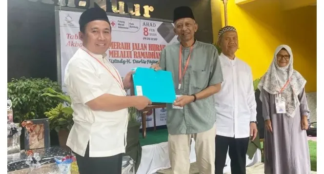 BAZNAS Jabar Salurkan 55 Paket Sembako dan Uang Kafalah Rp7,5 Juta pada Tarhib Ramadhan di Bojongsoang