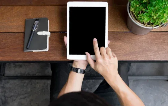 Evolusi Layar Sentuh: Dari Teknologi Resistif hingga Panel Fleksibel dan Kendali Tanpa Sentuhan