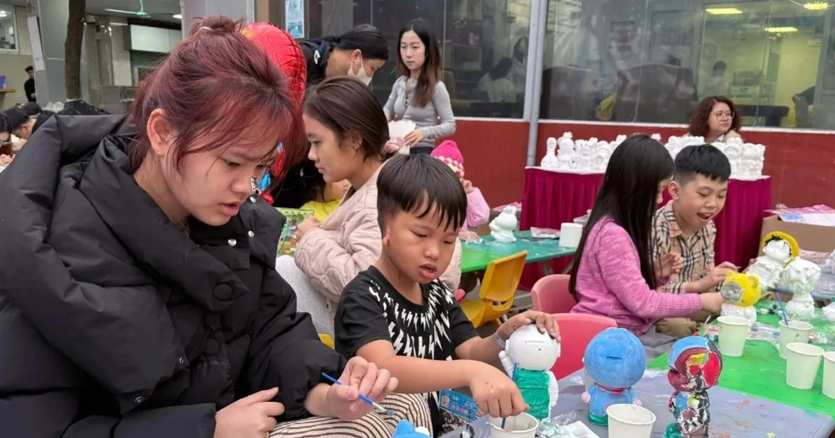 Rumah Sakit di Vietnam Gelar Pasar Gratis dan Malam Musik untuk Pasien Selama Tet