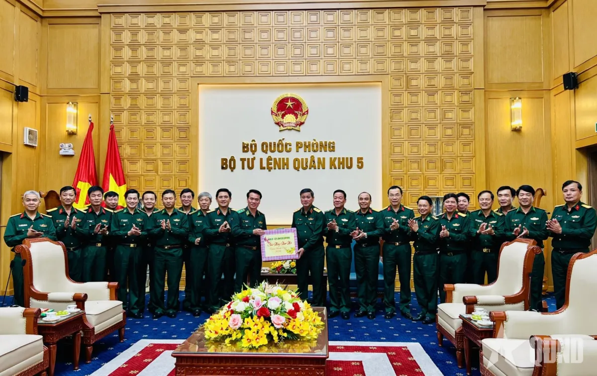 Komando Penjaga Perbatasan Sampaikan Ucapan Tahun Baru di Wilayah Militer 5