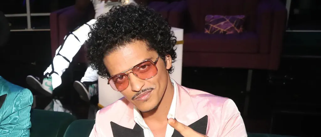 Bruno Mars Pecahkan Rekor Penjualan Tiket untuk The Romantic Tour