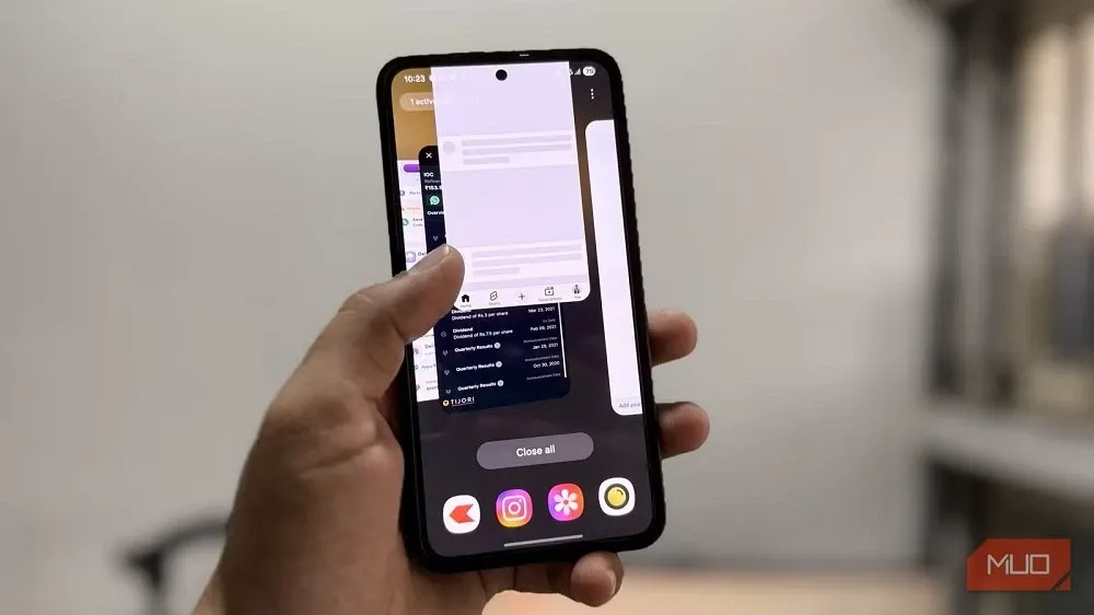Kebiasaan Menutup Aplikasi dengan Menggeser Layar Disebut Bisa Membebani Ponsel