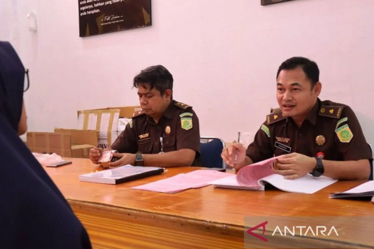 Kejari Aceh Barat Sita Ribuan Kotak Jamu Ilegal dari Warga Meulaboh