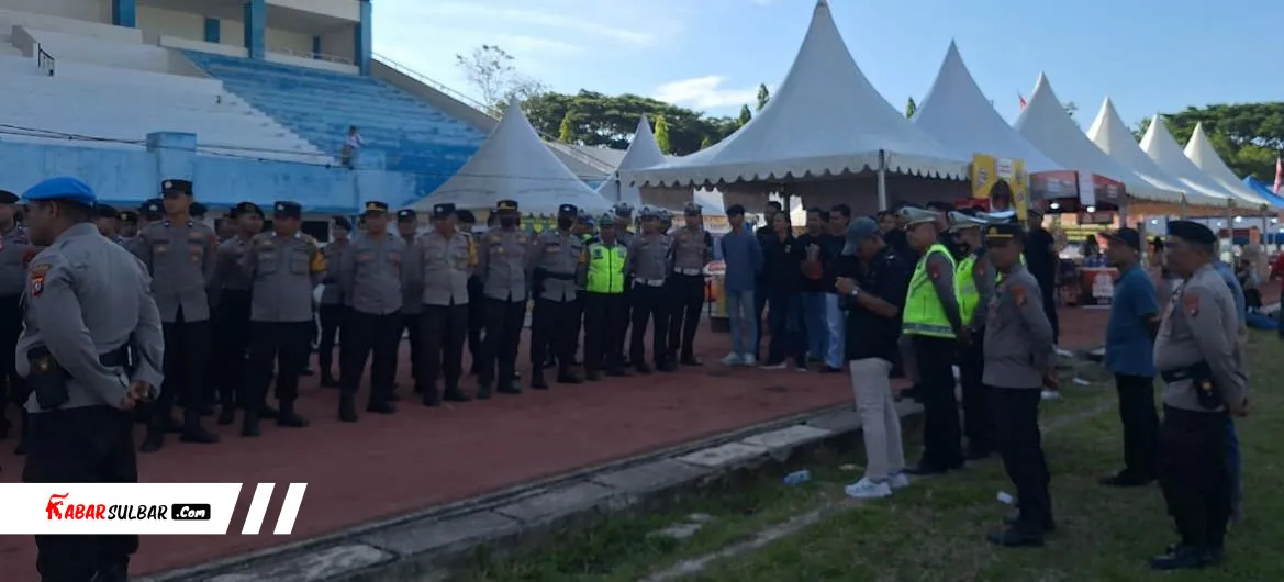Polresta Mamuju Gelar Apel Kesiapan Pengamanan Konser Last Child di Stadion Manakarra