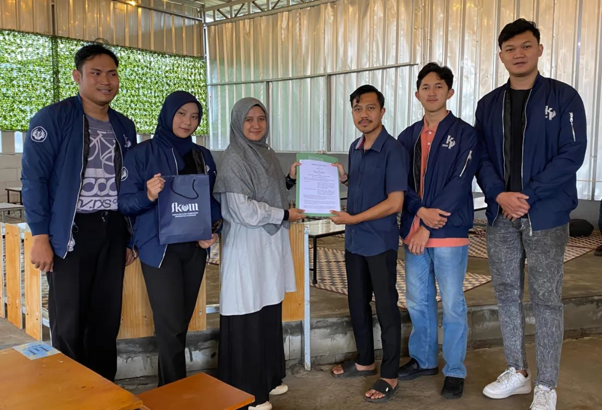 227 Mahasiswa UNIKU Ubah Tantangan UMKM Kuningan Menjadi Inovasi Digital