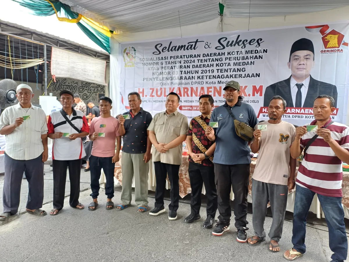 Zulkarnaen S.K.M Bagikan 200 Kartu BPJS Ketenagakerjaan Gratis kepada Warga Medan