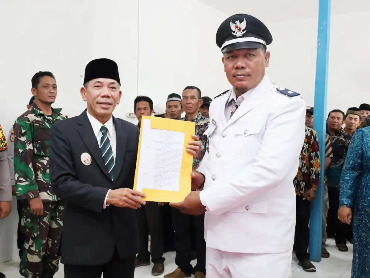 Wabup Ketapang Lantik Kades PAW Tempurukan, Minta Pemerintahan Desa Transparan dan Akuntabel