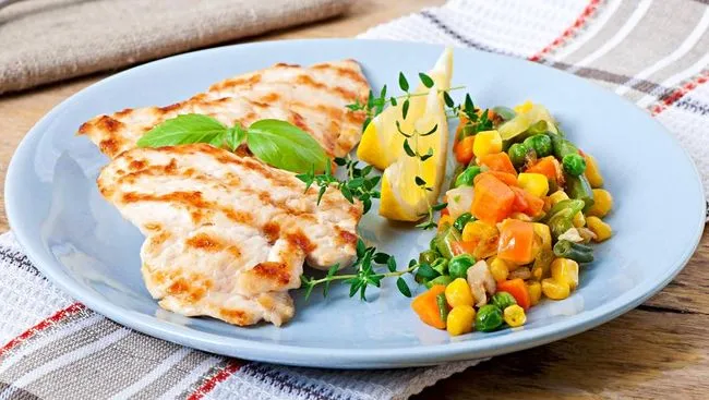 Lima Jenis Makanan yang Sebaiknya Tidak Dipanaskan Ulang untuk Sahur