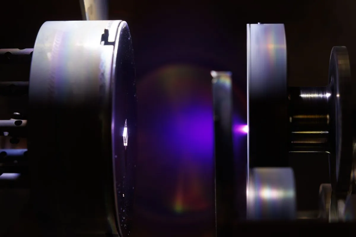 Peneliti China Laporkan Terobosan Material Feroelektrik untuk Penyimpanan Data Berdensitas Tinggi