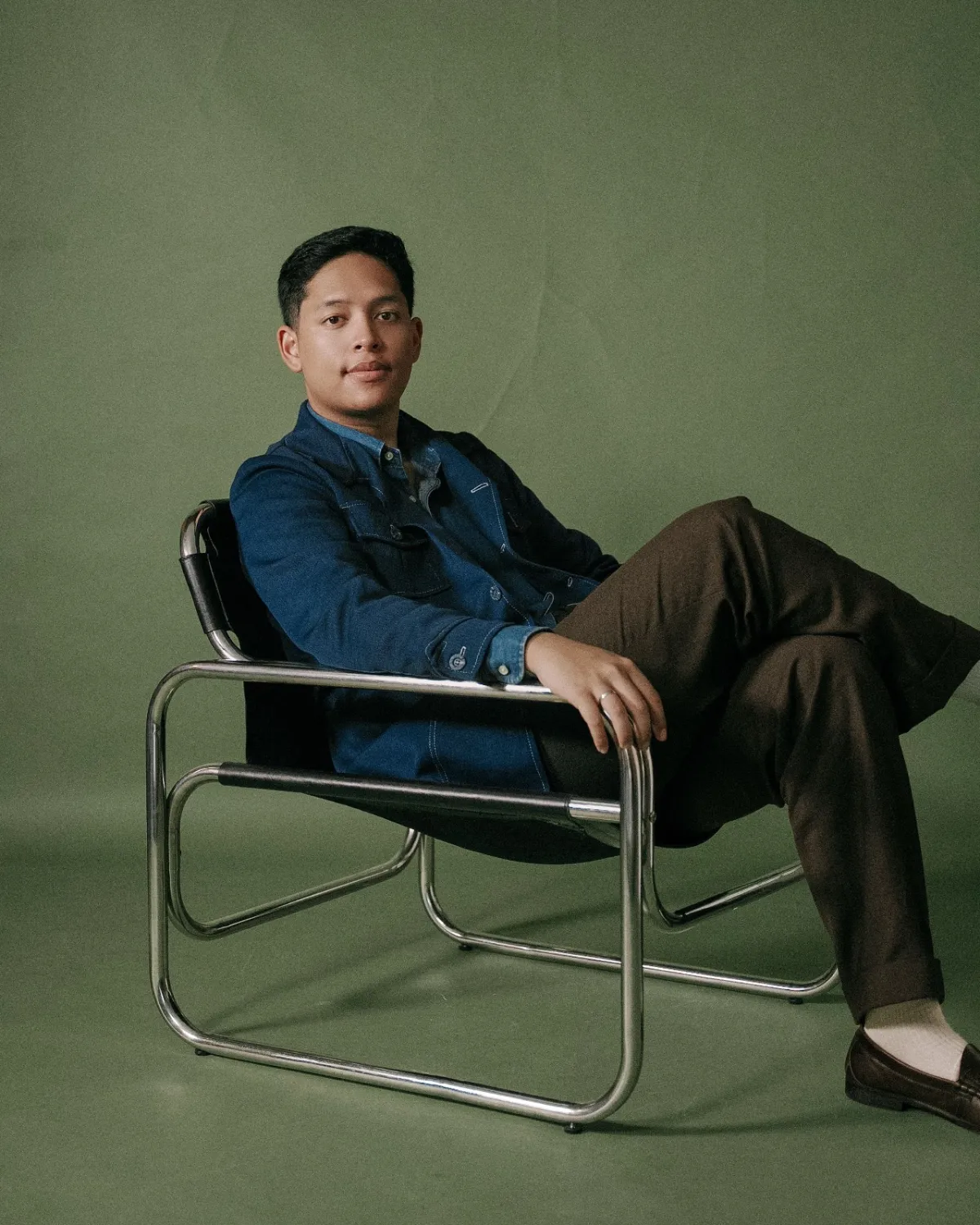 Adikara Rilis Video Musik "Makna", Angkat Kontras Panggung dan Luka Personal