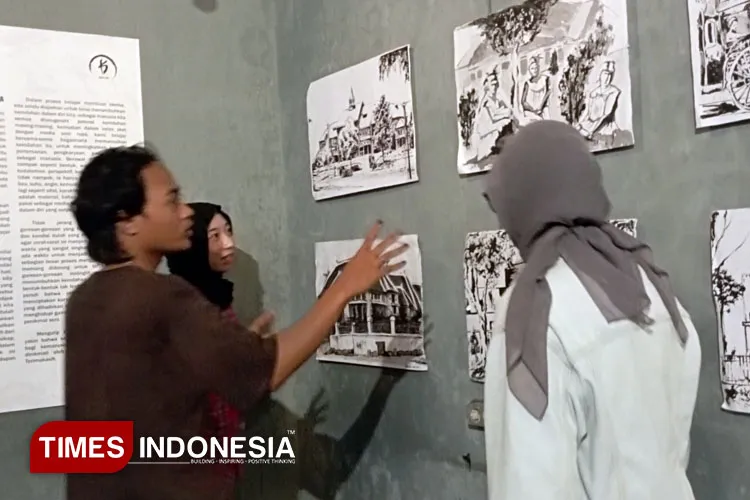 Komunitas Konco Sket Malang Pamerkan 60 Sketsa Hitam-Putih dengan Goresan Bambu