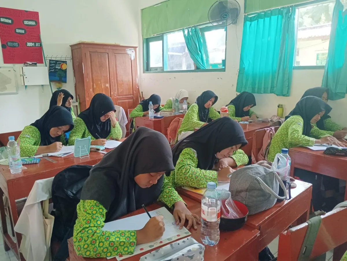 Siswa MTs N 4 Bantul Ujian Praktik Bahasa Inggris Lewat Iklan Kuliner Khas Daerah