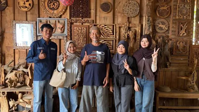 Ngatimin Sulap Limbah Kayu Jadi Kerajinan Bernilai Ekonomi dari Batang