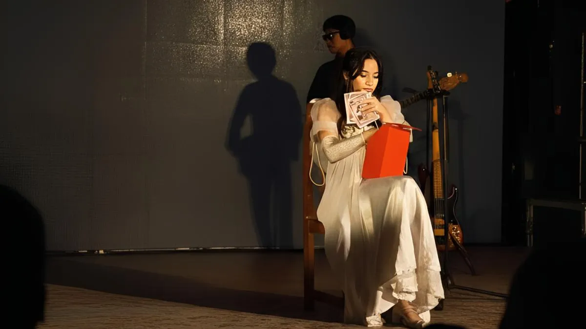 Raissa Anggiani Membacakan Surat Penggemar di Panggung Tur "Kepada, Yang Terhormat"