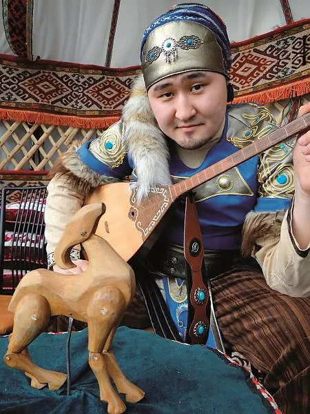 Orteke, Pertunjukan Tradisional Kazakhstan yang Memadukan Dombra dan Boneka Mekanik