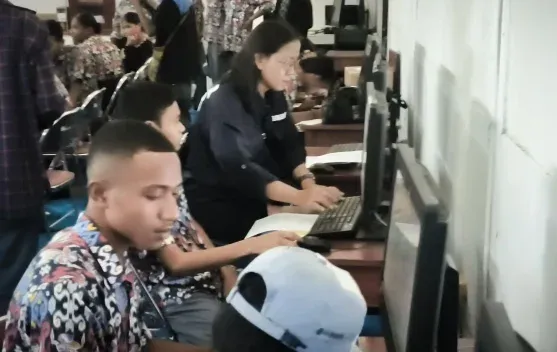 Disnaker Biak Numfor Sosialisasikan Aplikasi SiapKerja kepada Siswa Kelas XII SMA Negeri 2 Parai