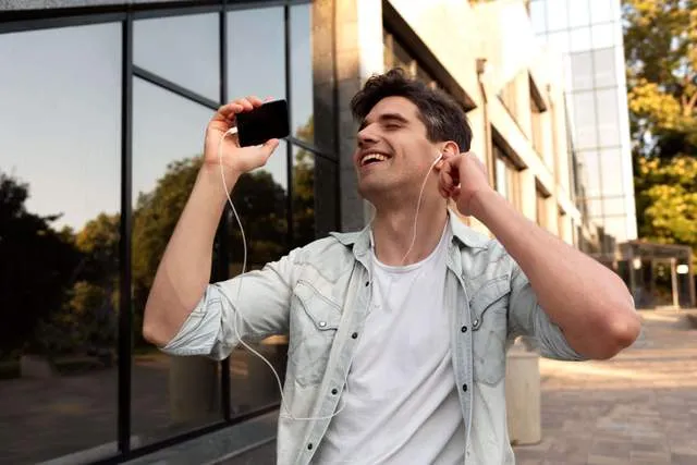 Cara Mendengarkan Musik Berubah, Lagu Viral Kian Cepat dan Makna Kian Singkat