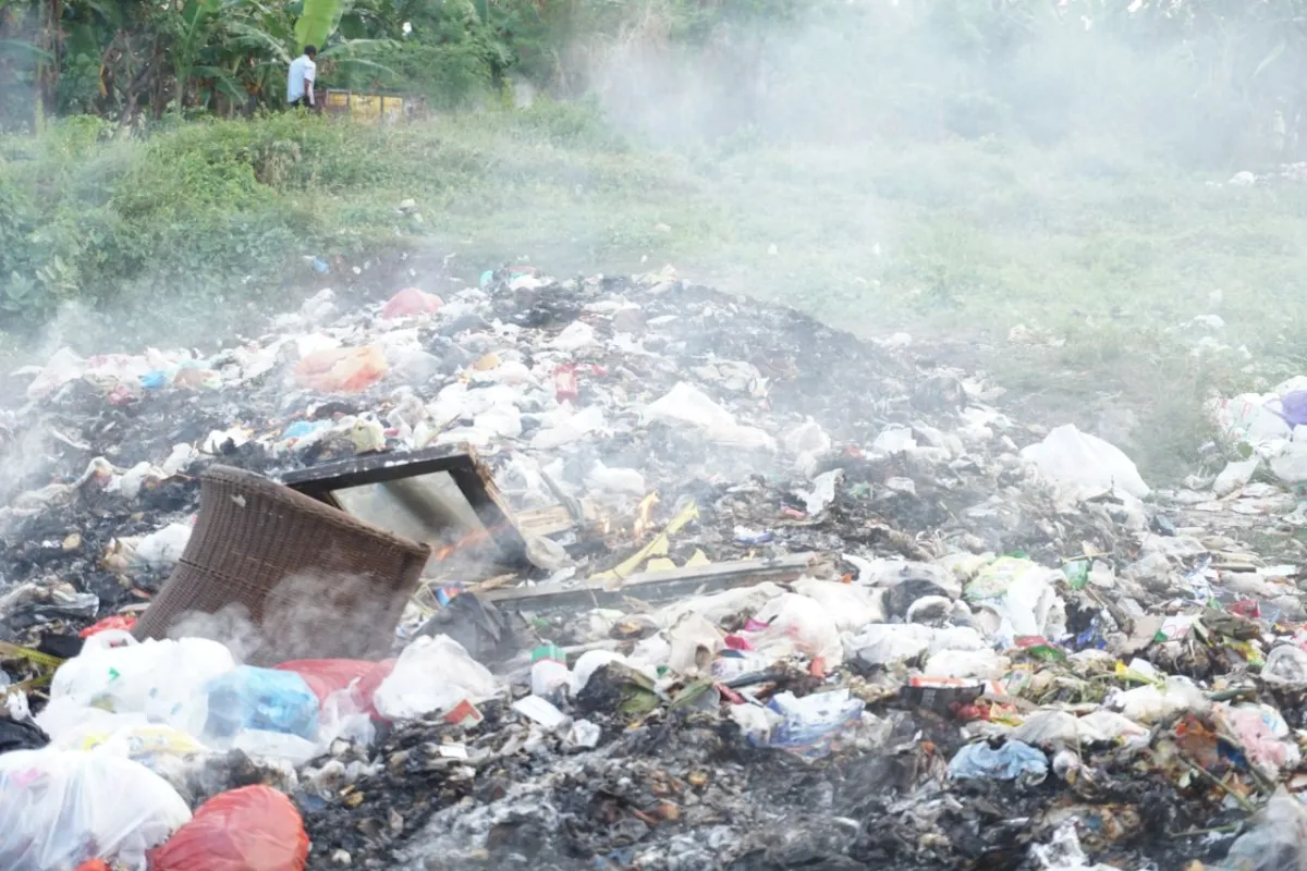 Sampah Plastik Picu Keresahan Warga Kampak, Banjir Kerap Terjadi akibat Saluran Tersumbat