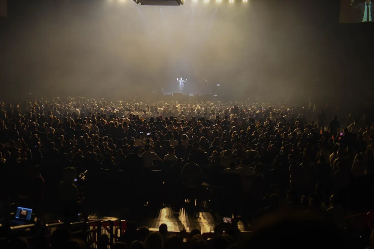 TF1 Tayang Perdana Konser Les Enfoirés 2026, Ini Daftar Lagu yang Dibawakan