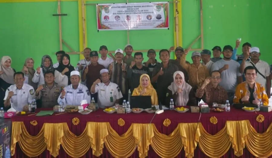 UIR dan Pinbas MUI Riau Serahkan Timbangan Sawit untuk Kelompok Peron di Kepenuhan Raya